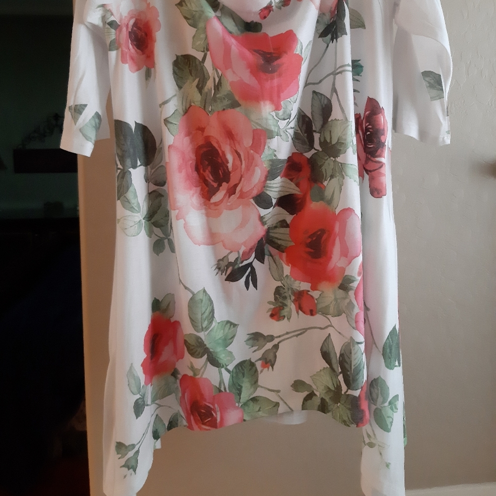 Beautiful print. Light weight tunic